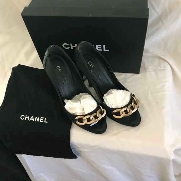 Chanel 31/2”heelBlack quilted lather size6(36) - Picture 5 of 8